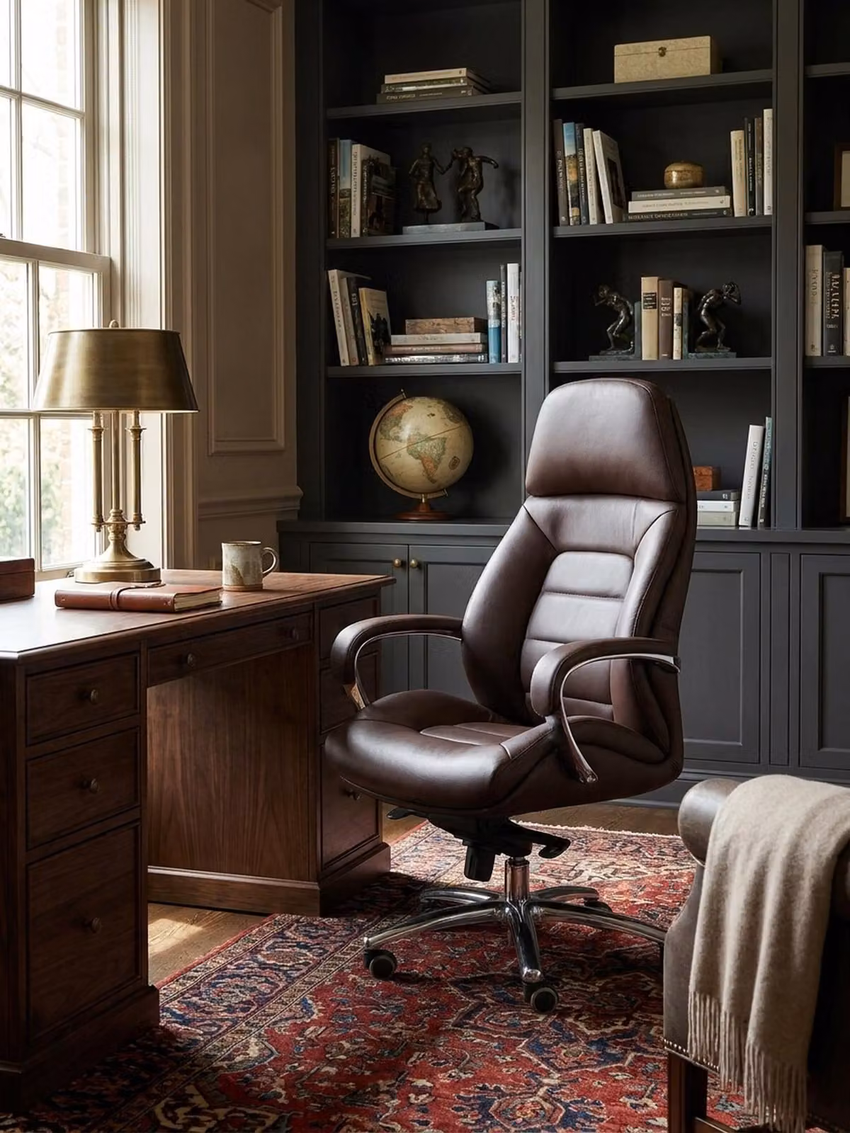 Sedia da ufficio di design Rivestimento in vera pelle marrone Sedia da scrivania fino a 120 kg, poltrona da ufficio XXL Design regolabile in altezza, sedia girevole ergonomica con braccioli e schienale alto, funzione oscillante
