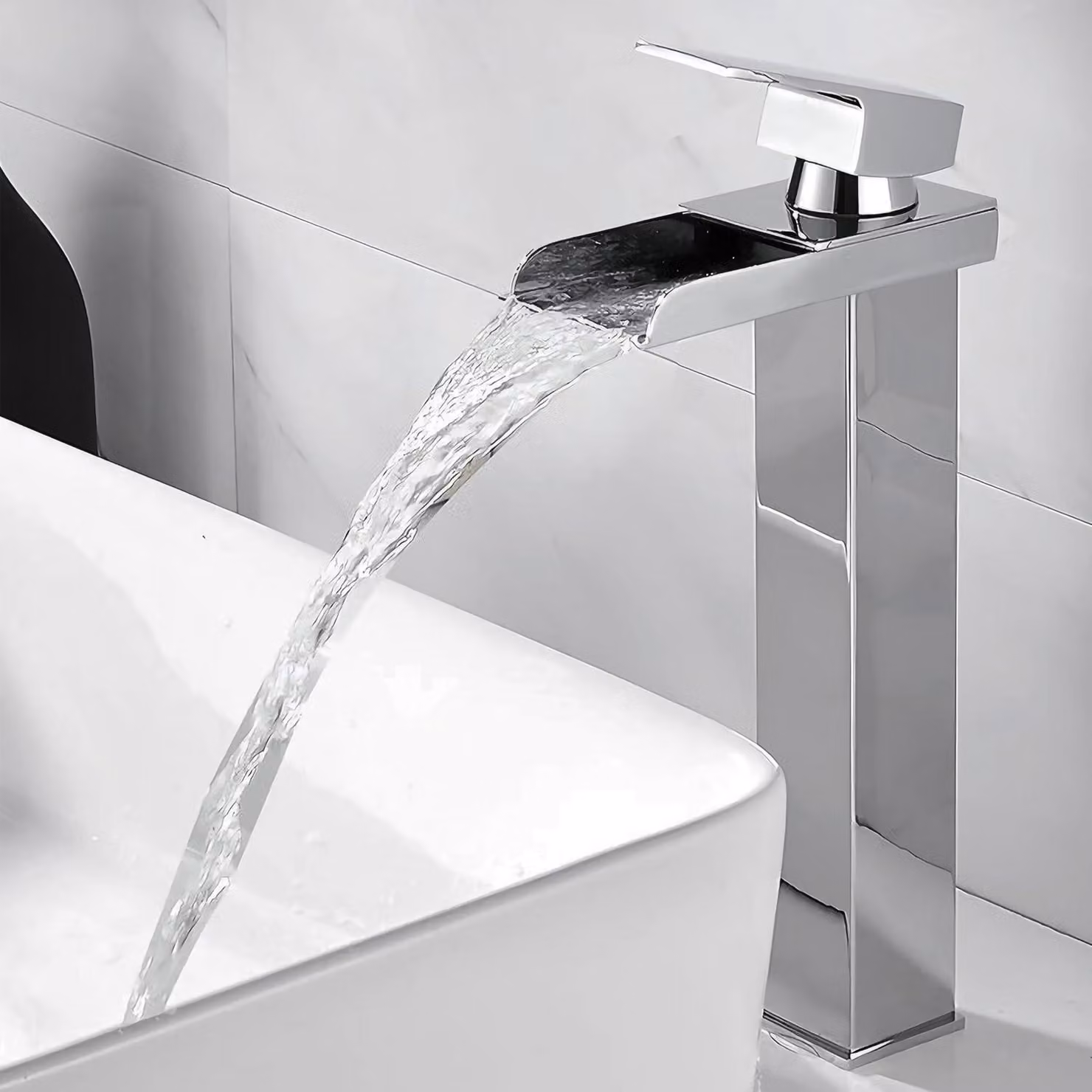 Miscelatore monocomando in acciaio inossidabile e ottone, con sistema a cascata, a risparmio idrico e finitura cromata