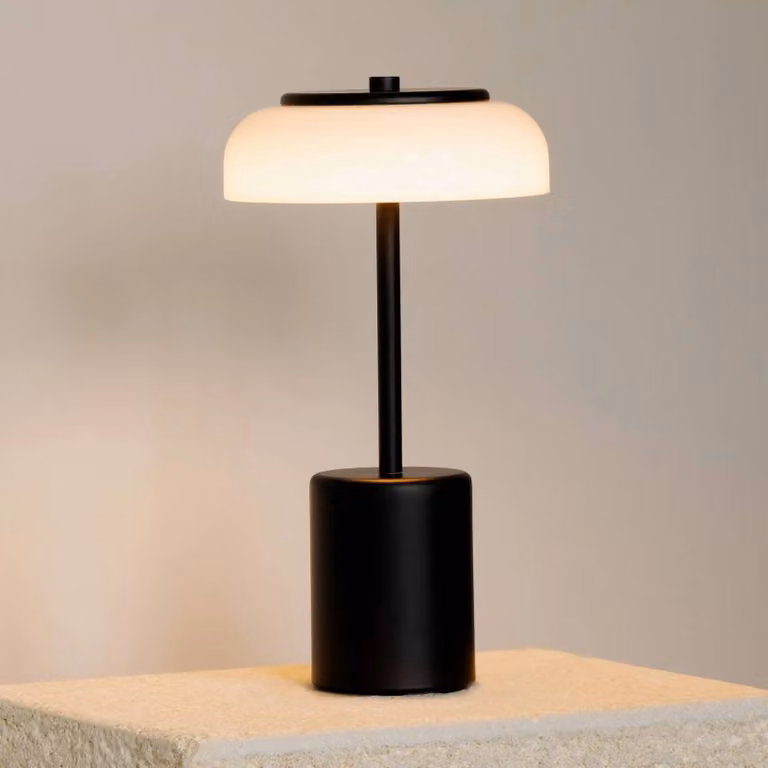 Nuura Aps lampada LED da tavolo ricaricabile Blossi, altezza 26 cm, nero/opale dimmerabile, Nero, Metallo, Scandinavo