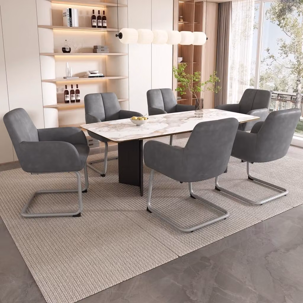 Set di 4 sedie da pranzo OKWISH con braccioli, design moderno ed ergonomico, rivestimento in similpelle grigia e gambe in legno e metallo – 2