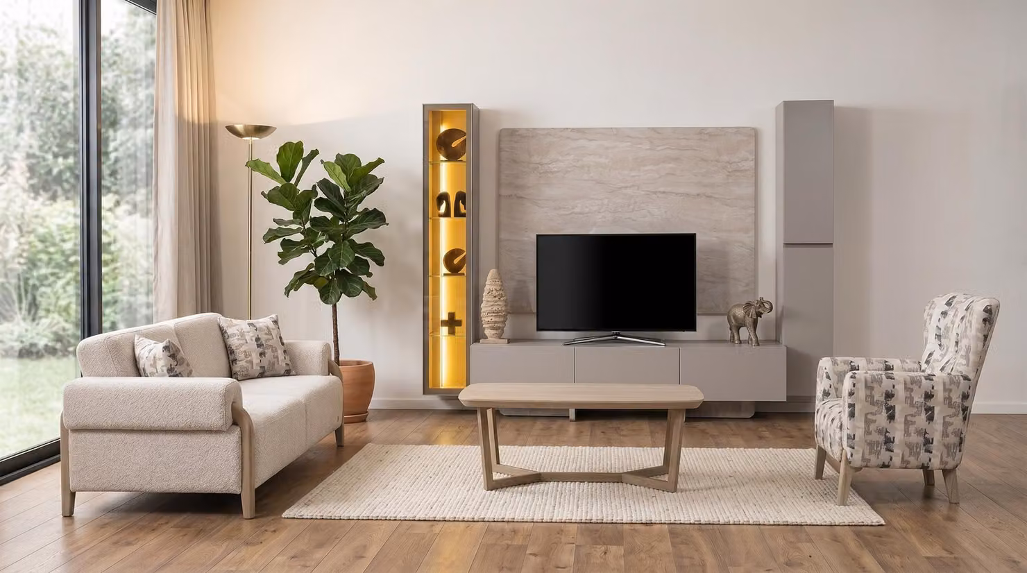 Set moderno per soggiorno: parete TV, tavolino, divano a 3 e 1 posti, colore beige, design