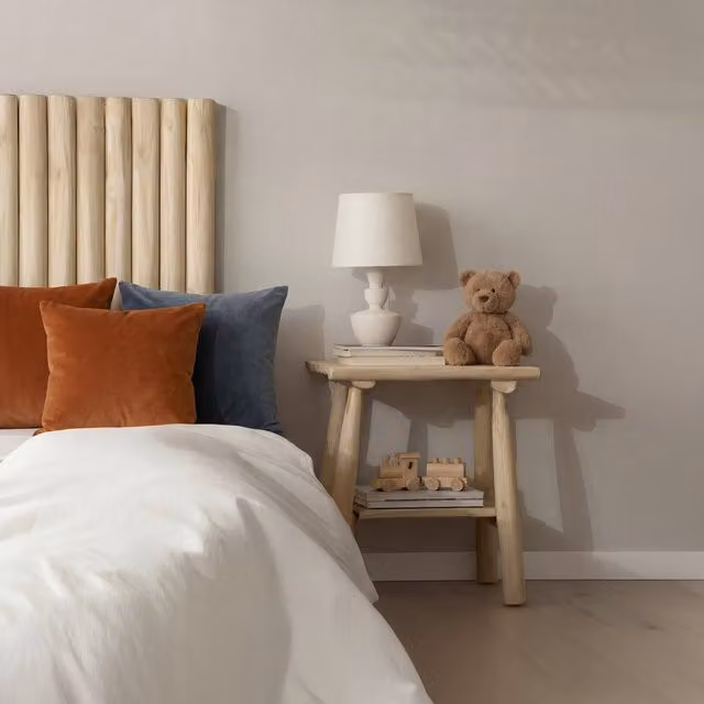 Banak Nusa tavolino da notte per bambini in legno massello di teak color beige e marrone