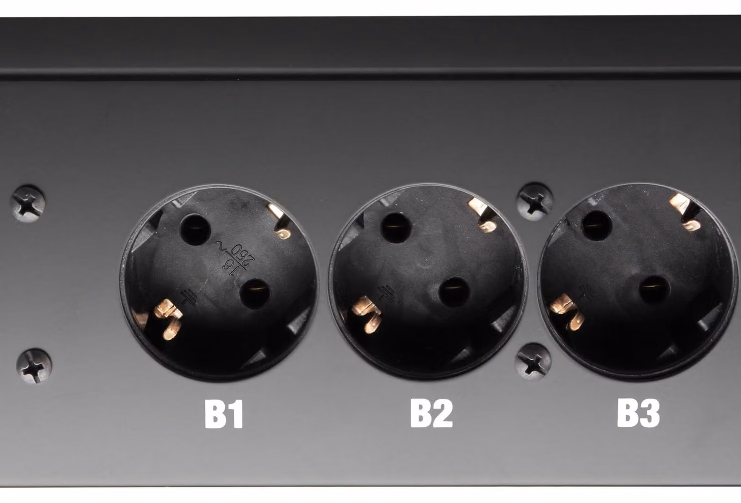 Adam Hall Cables 87472 - Ciabatta da 19" a 2 U con 9 prese