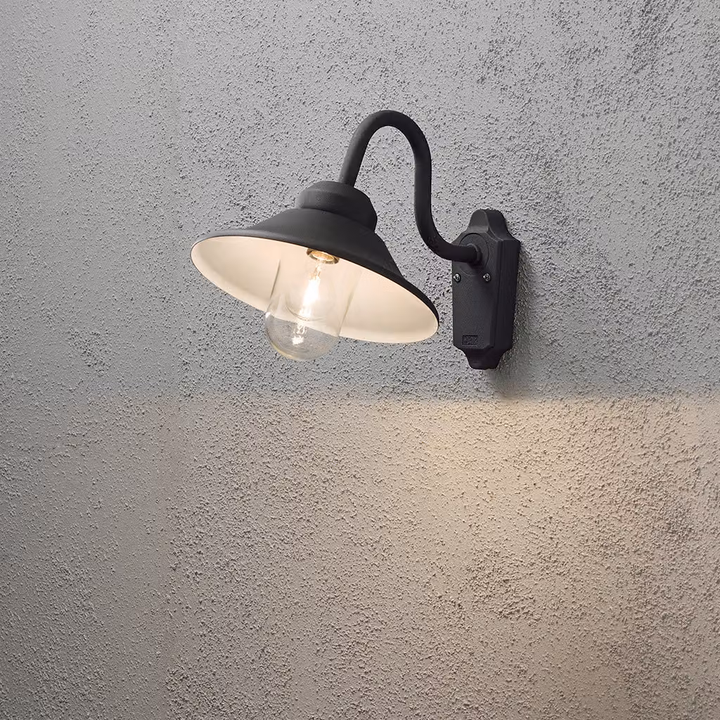 Konstsmide Vega  Applique in alluminio verniciato nero con vetro trasparente