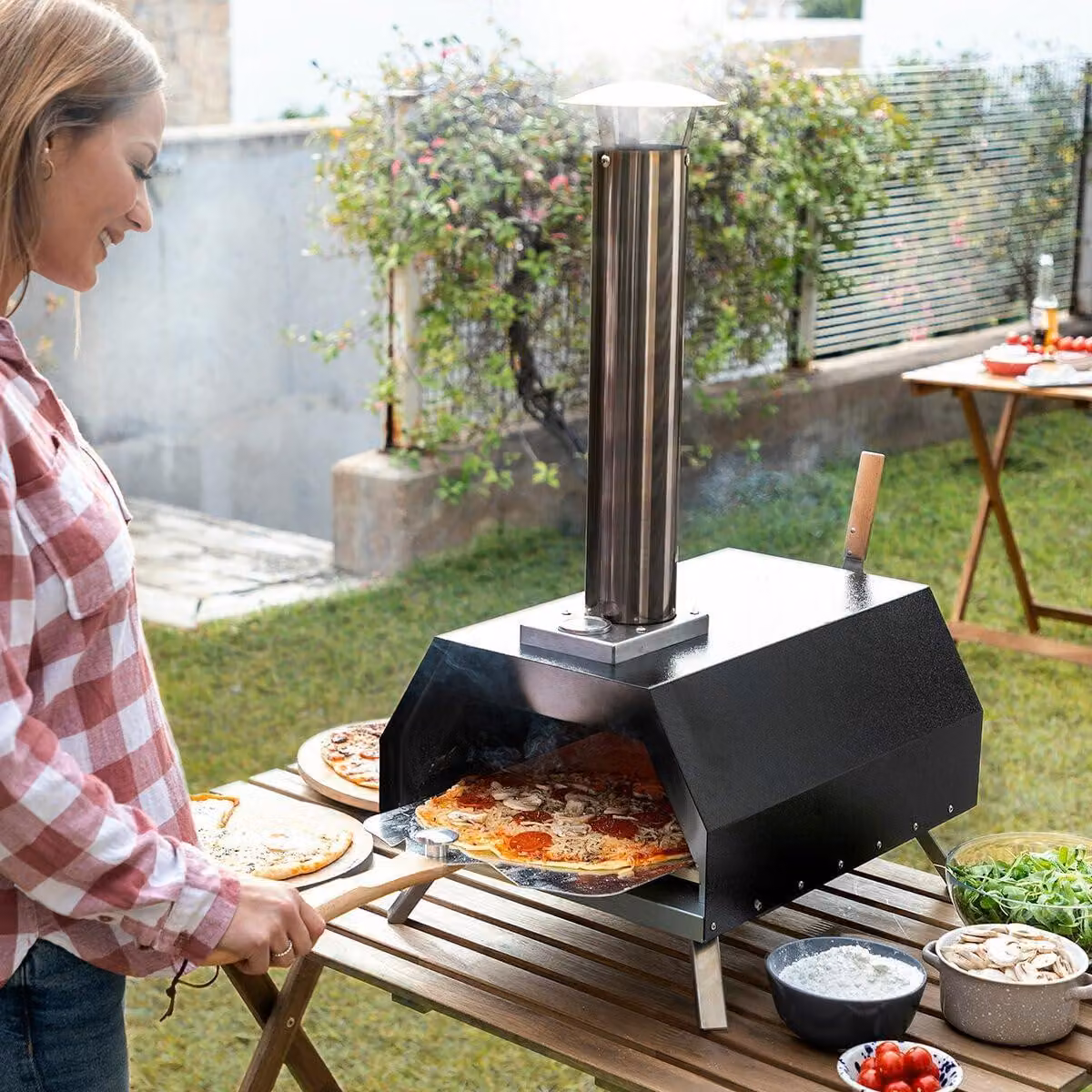 Forno per pizza a pellet con accessori, design in acciaio inossidabile, portatile per uso esterno, include termometro e canna fumaria, pietra refrattaria