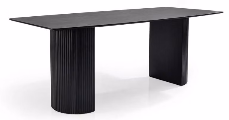 Elegante tavolo da pranzo dal design intramontabile, realizzato in legno di alta qualità