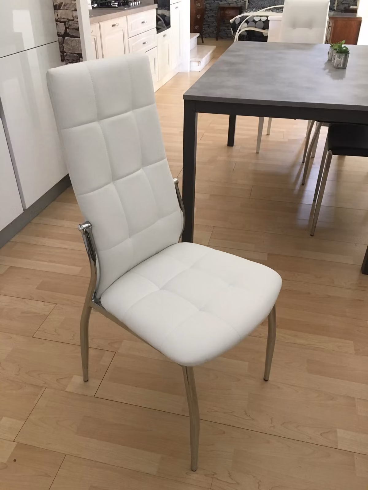 Set di 4 sedie moderne trapuntate in ecopelle bianca Mobili 2G L/P: 45 x 50 cm, H: 99 cm – 2