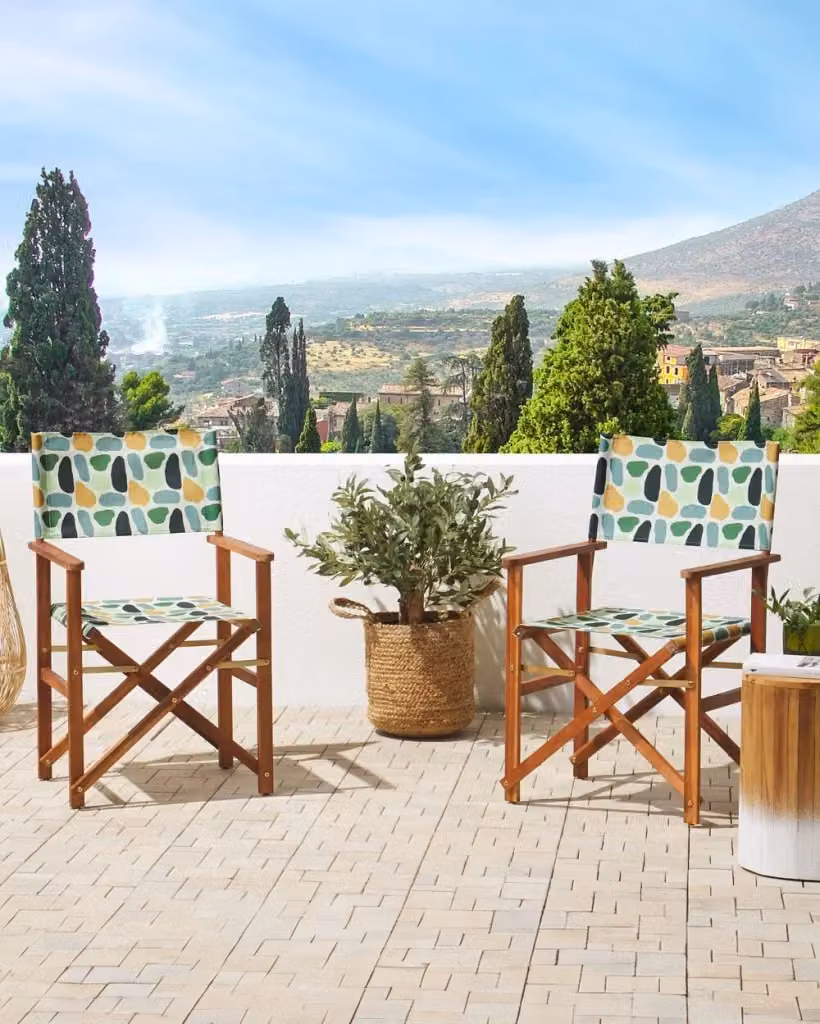 Set di 2 sedie da regista BELIANI in legno di acacia con tessuto astratto bianco sporco e 2 coperture intercambiabili per giardino e terrazza – 2
