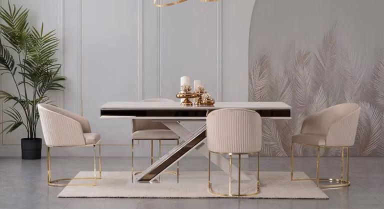 Set da pranzo beige, composto da un tavolo rettangolare esclusivo e 4 sedie in acciaio inossidabile