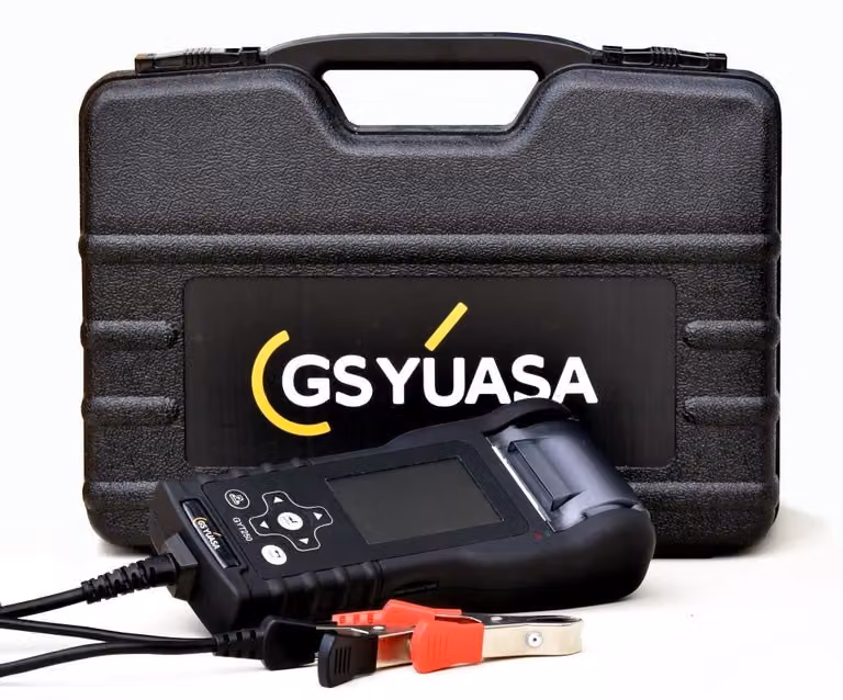 Batteria Yuasa GYT250 e tester elettrico di bordo