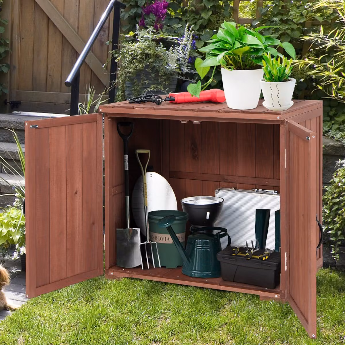 Capanno per attrezzi in legno di abete Costway con doppia anta magnetica marrone per giardino e patio
