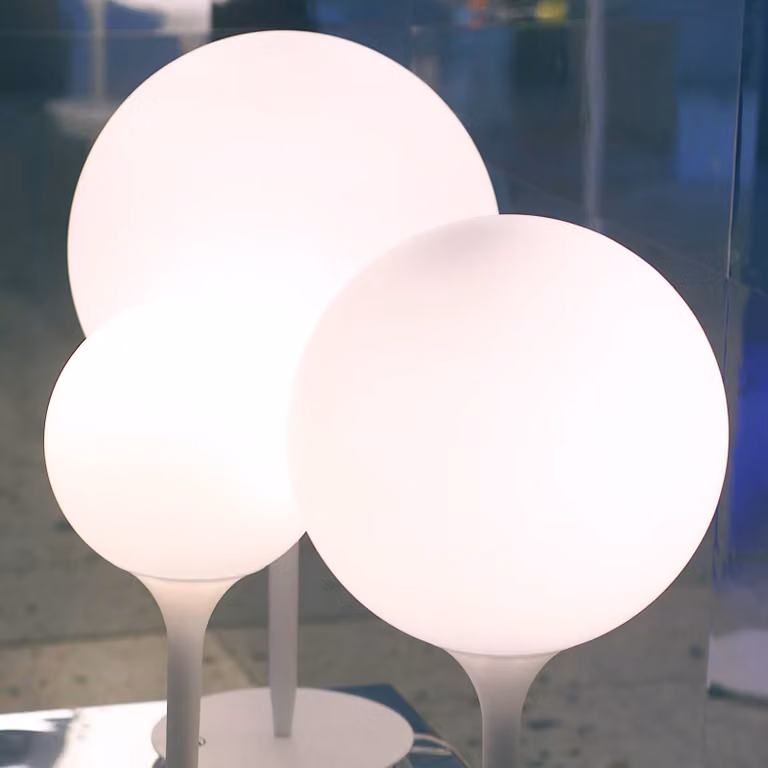 Artemide Lampada da tavolo di design Castore, Bianco / Opale, Soggiorno / Sala da pranzo, Plastica, Design, Lampada da tavolo