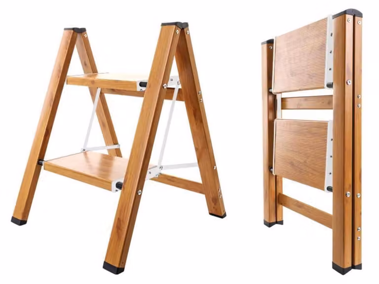 Scala pieghevole in alluminio, 2 gradini, finitura effetto legno e bianco, portata massima 150 kg