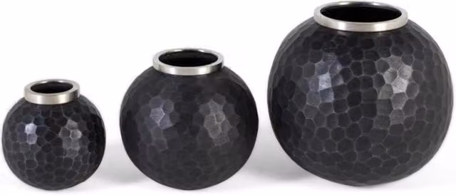 Set di tre vasi realizzati in metallo grigio scuro