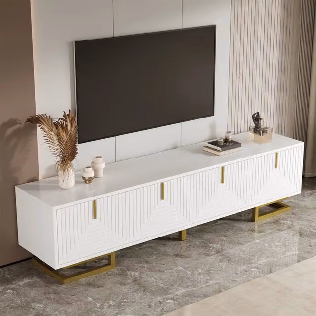 Mobile porta TV OKWISH moderno in truciolare bianco con 4 ante, ripiani e gambe regolabili dorate per soggiorno L: 160 cm, P: 38 cm, H: 44,5 cm