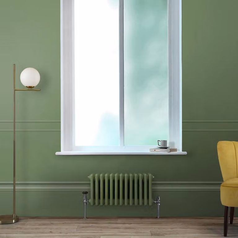 Radiatore Tradizionale Orizzontale Tradizionale a Tripla Colonna Verde (Reseda Green) -   300mm x 605mm - Regent