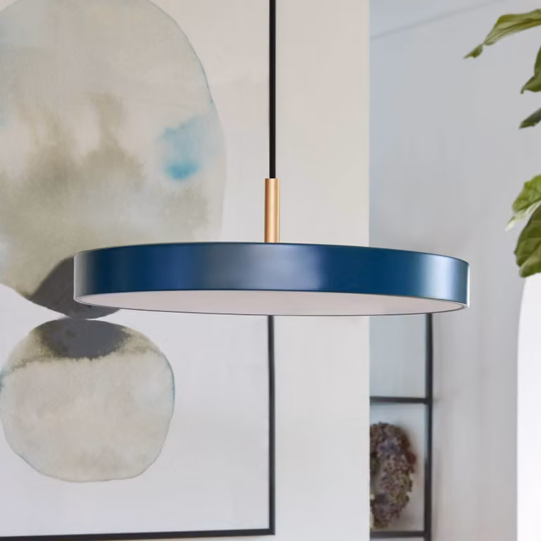 UMAGE Lampada LED a sospensione Asteria Mini, petrolio/ottone, Ø 31 cm mini, dimmerabile, Blu, Soggiorno / Sala da pranzo, Alluminio, Design