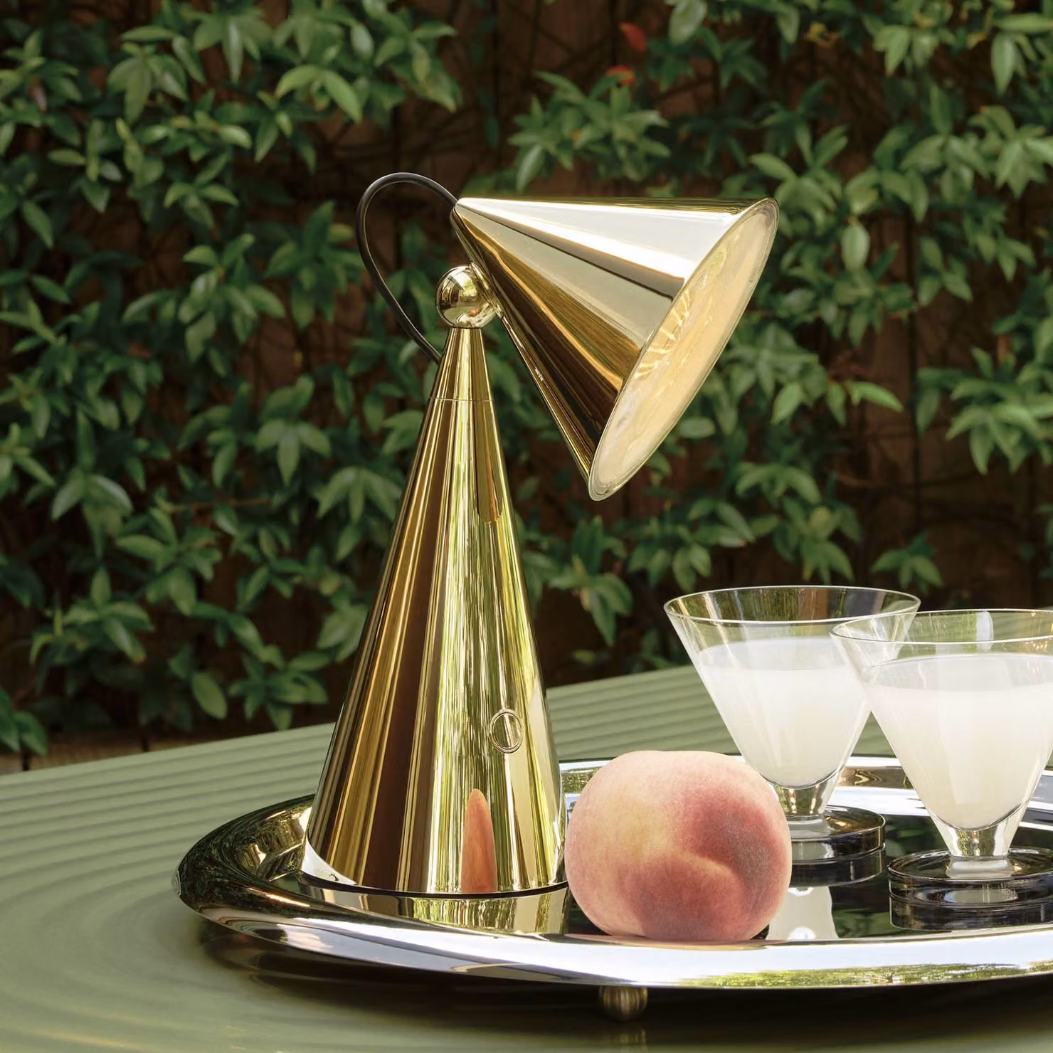 Tom Dixon Lampada da tavolo POSE, dimmerabile, Ottone / Oro, Soggiorno / Sala da pranzo, Plastica, Design, Lampada da tavolo