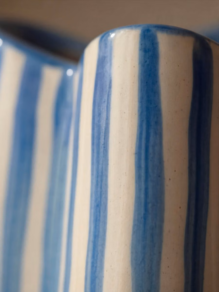 Vaso Ciss in ceramica blu e arancione con motivo a strisce Kenay Home per tavolo – 2