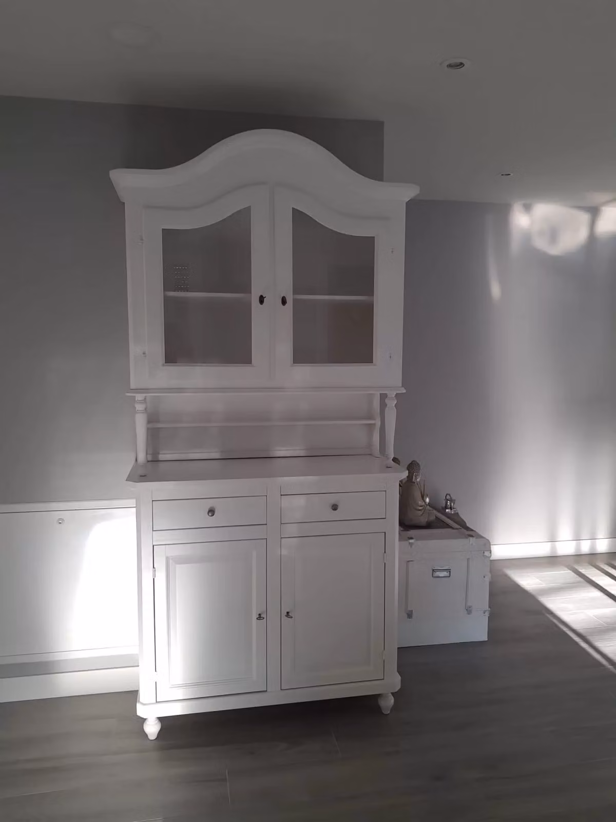 Cristalliera in legno con ante in vetro bianca stile shabby chic Mobili 2G L/P/H: 104 x 43 x 215 cm – 1