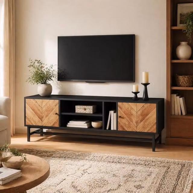 Mobile TV MIVRAY in stile industrial con 2 armadietti e 3 vani, finitura nero e naturale, gambe in metallo, L: 150 cm, P: 38 cm, H: 50.5 cm