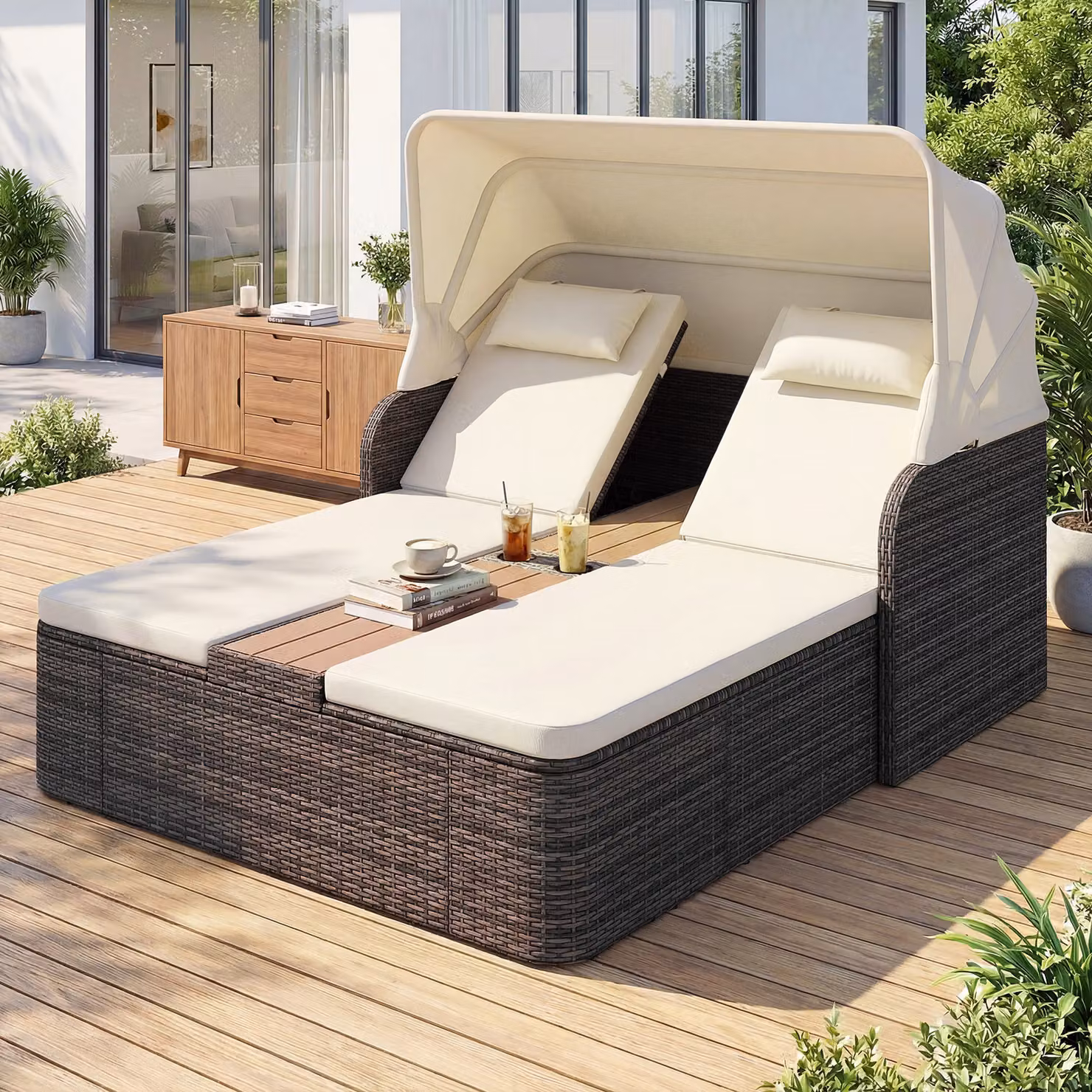 Letto matrimoniale in rattan Costway con tetto retrattile, schienali regolabili e divano imbottito con tavolino e portabicchieri, colore beige