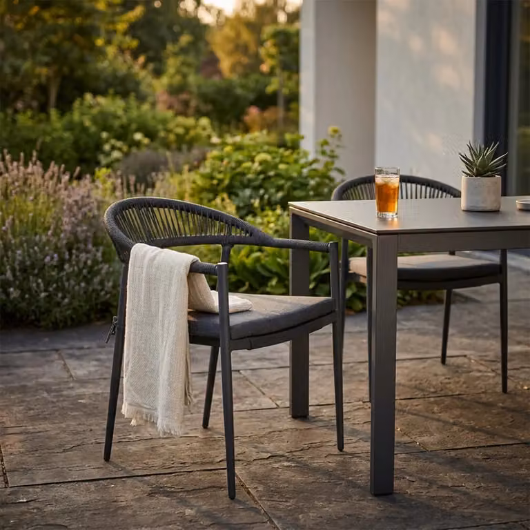 Poltrona da giardino impilabile Cosma in metallo e textilene color antracite con cuscini L/P/H: 57 x 58 x 76 cm