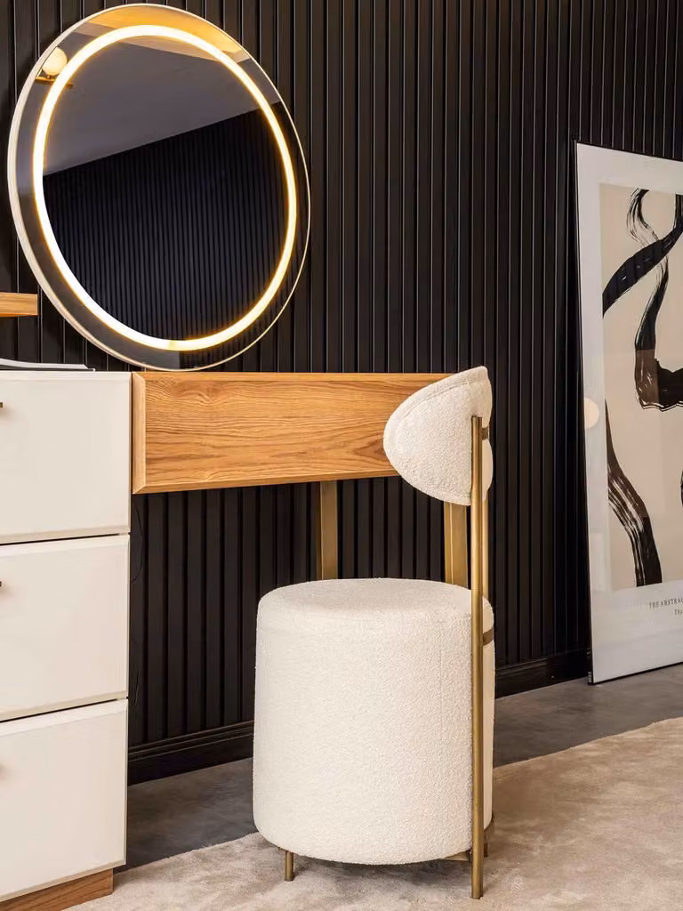 Braun-Weiße Schlafzimmer Garnitur Schminktisch Polsterhocker Spiegel