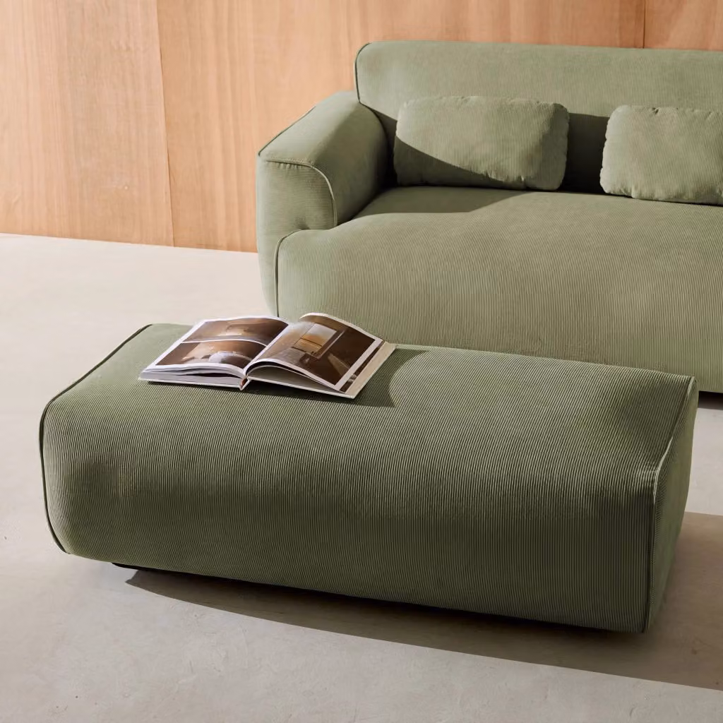 Poggiapiedi per divano angolare Wallas Sweeek in velluto a coste, disponibile in verde o beige, L: 60 cm, P: 41 cm, H: 41 cm – 2