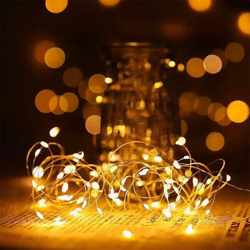Catena luminosa a LED, 5 metri, 50 LED bianco caldo, alimentata a batteria, impermeabile
