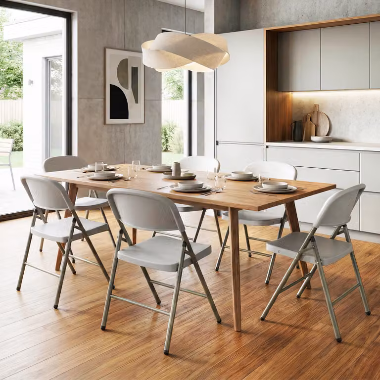 Set di 6 sedie pieghevoli impilabili Costway in plastica e metallo bianco per uso interno ed esterno, portata 150 kg