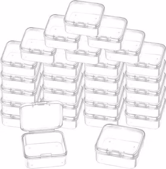 Set di piccole scatole trasparenti per riporre perline e accessori per il fai da te