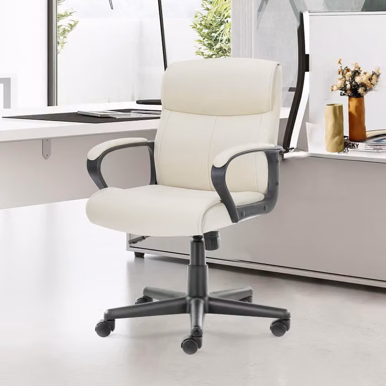 Sedia da ufficio con schienale alto, in ecopelle nera, ergonomica e con poggiatesta