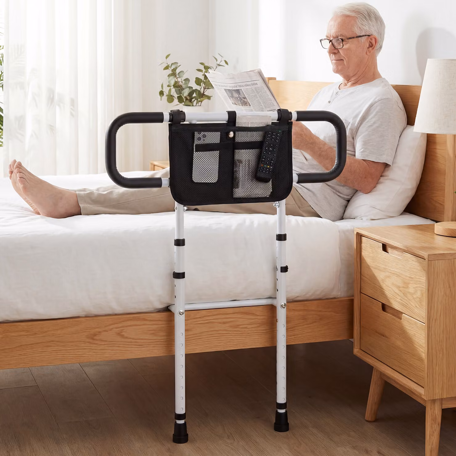 Sponda letto pieghevole e supporto per WC con braccioli imbottiti Costway, colore bianco