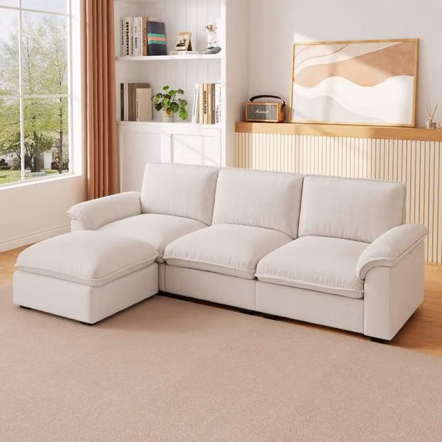 Divano modulare 4 posti con ottomana; struttura robusta in ciniglia beige