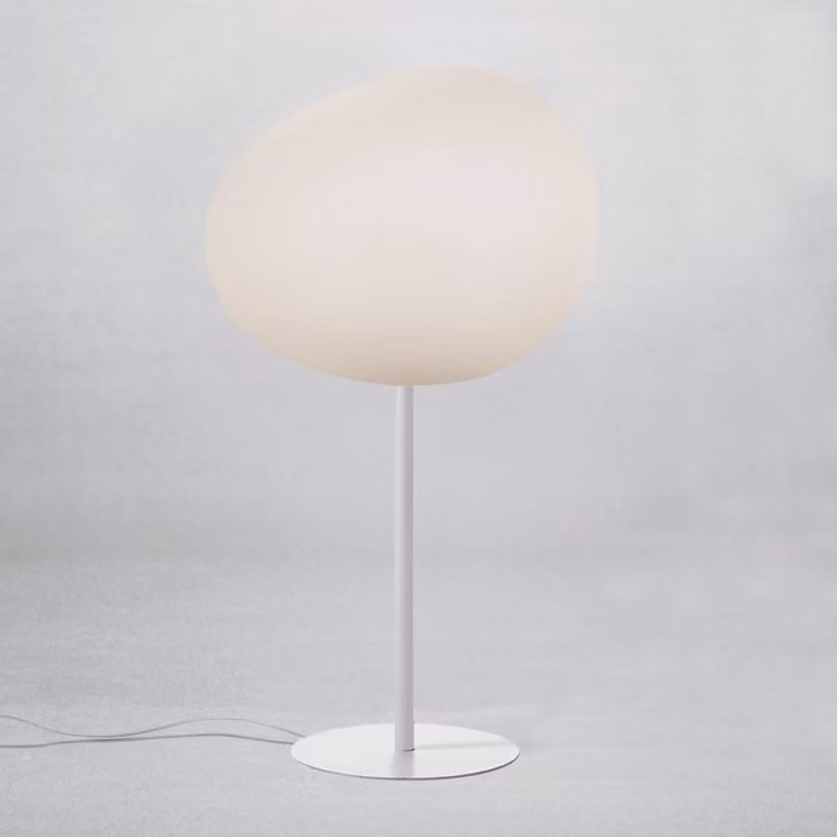 Foscarini Lampada da tavolo di design Gregg, dimmerabile, Bianco / Opale, Soggiorno / Sala da pranzo, Vetro, Design, Lampada da tavolo