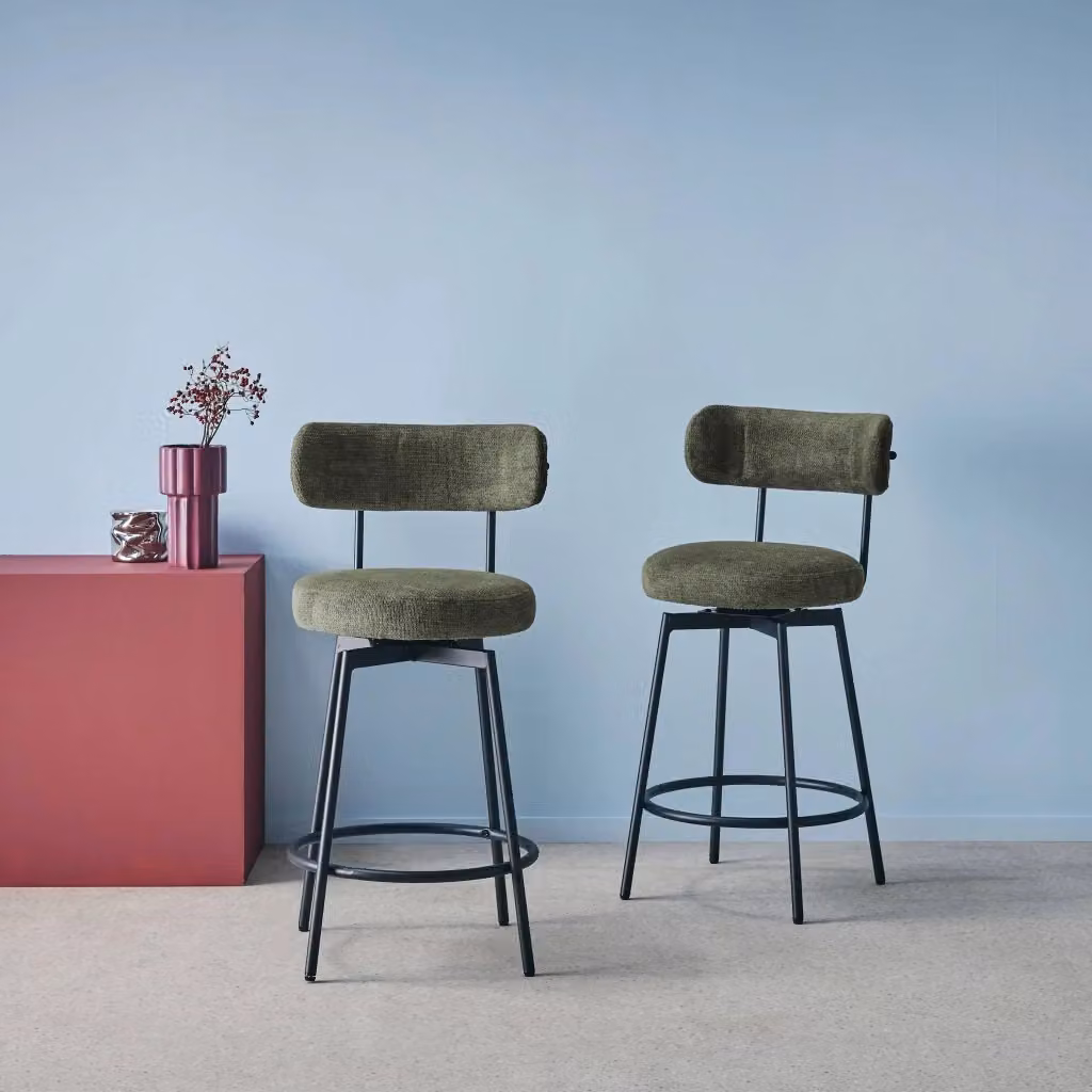 Set di 2 sgabelli da bar girevoli Sweeek in metallo e tessuto, disponibili in bianco, grigio o verde, H 92 cm x L 50 cm x P 50 cm – 2