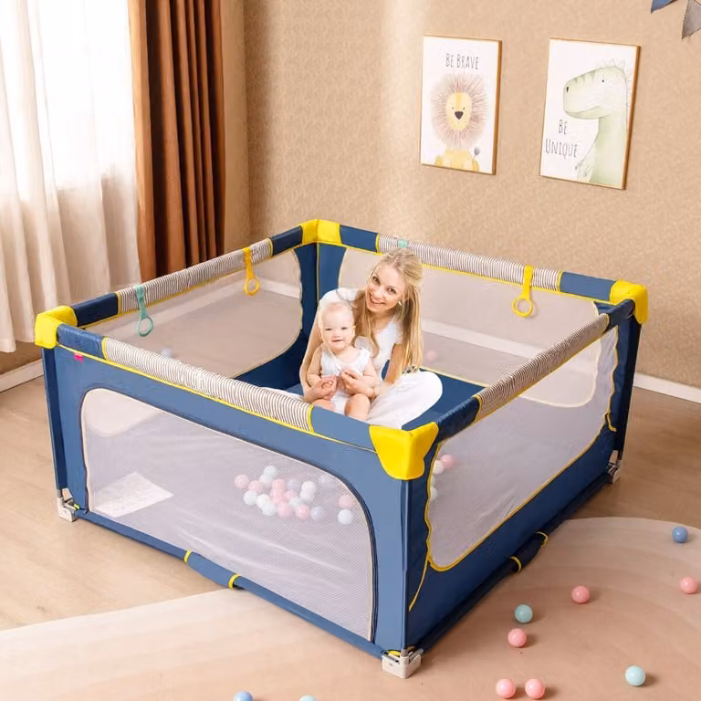 Set di 2 pezzi Costway composto da recinto pieghevole e tappetino da gioco in schiuma multicolore per bambini