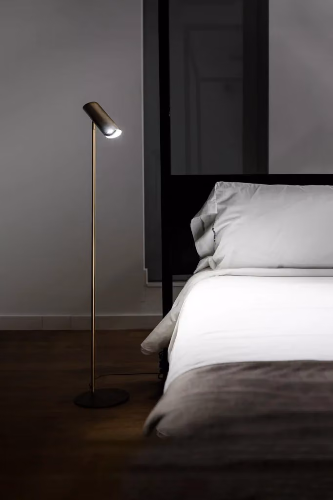 Piantana da terra Faro Barcelona in metallo per interni, colore ottone – 2