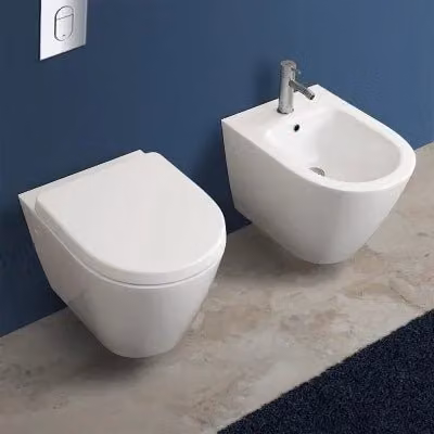 Set sanitari sospesi rimless Resort INBAGNO in ceramica bianca con Wc Bidet e copriwater ultraslim rallenty