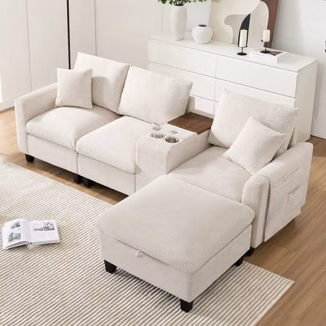 Divano angolare modulare con console centrale USB portabicchieri tasche laterali e cuscini in velluto a coste beige