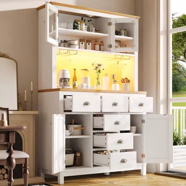 Credenza da cucina con barra LED controllabile tramite app in MDF bianco con maniglie in metallo 104 × 40 × 180 cm