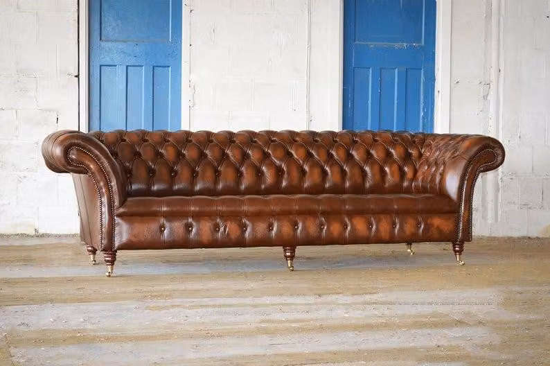 Braune Chesterfield Couch Sofa Polster 4 Sitzer Couchen Sitz Garnitur Sofas