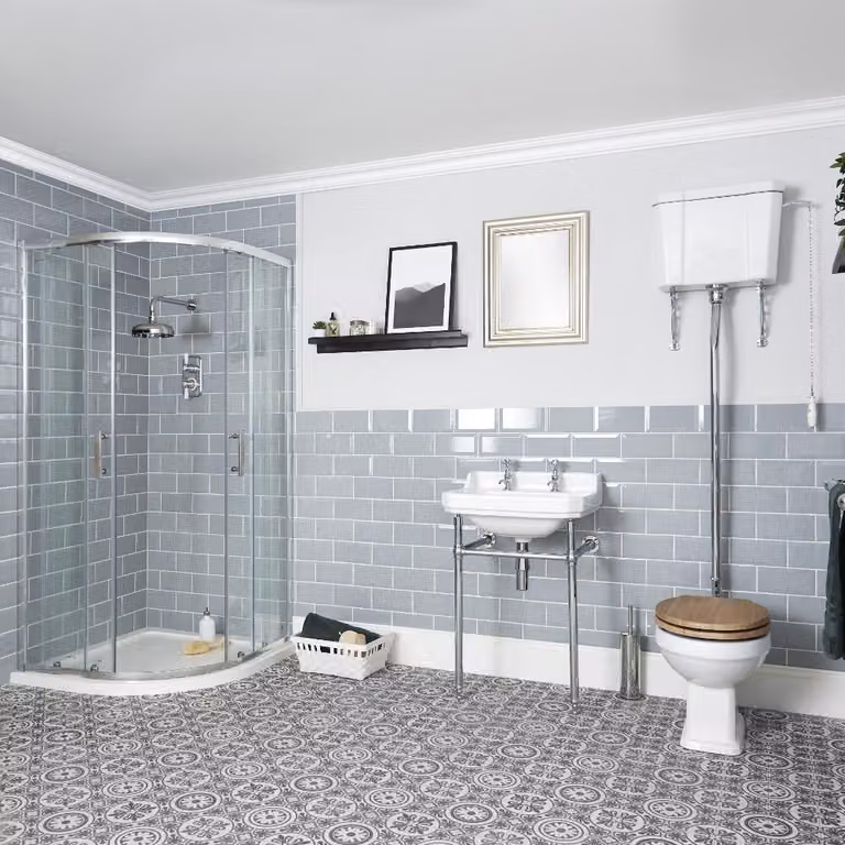 Set Bagno con Box Doccia Angolare, Sanitario con Cassetta Alta e Lavabo con Consolle - Richmond