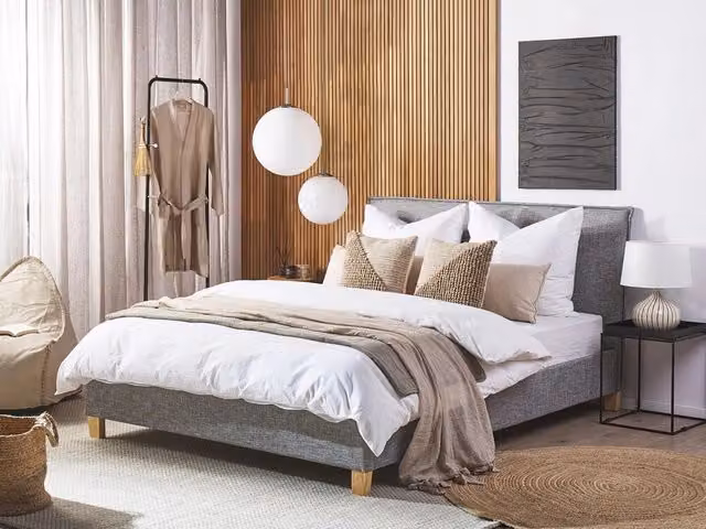 Letto Beliani in stile scandinavo con rivestimento in tessuto grigio e gambe in legno di pioppo oliato, L/P: 160 x 200 cm – 1