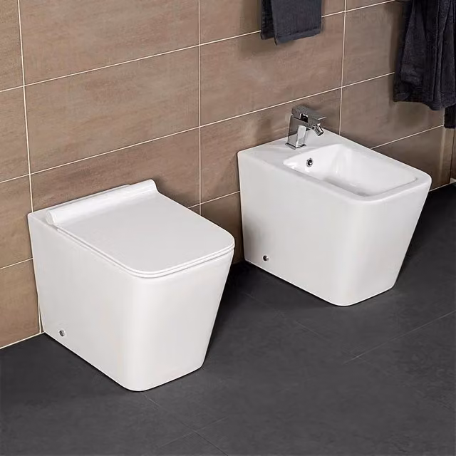 Set di sanitari Malaga in ceramica bianca con WC rimless, bidet e copriwc softclose da terra