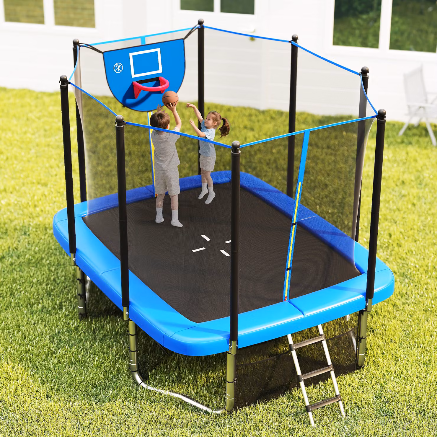 Trampolino rettangolare da esterno Costway per bambini con canestro da basket, porta da calcio e scala antiscivolo, Blu