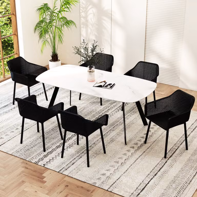 Set di 2 sedie da pranzo moderne Costway in plastica nera con schienale traspirante in rete e braccioli per cucina e sala da pranzo