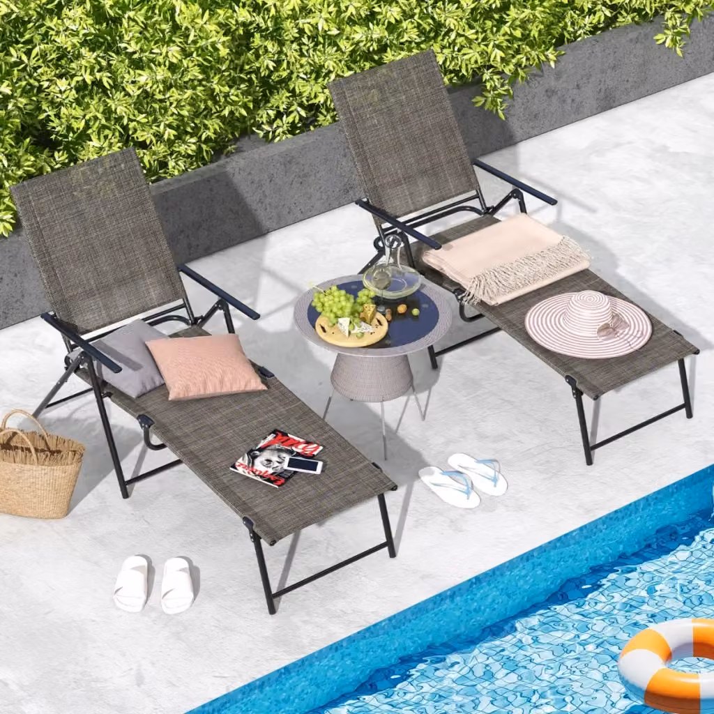 Set di 2 sedie a sdraio pieghevoli Design Mania in tessuto textilene e metallo, reclinabili con schienale a 6 livelli e poggiatesta regolabile, colore marrone e grigio – 2