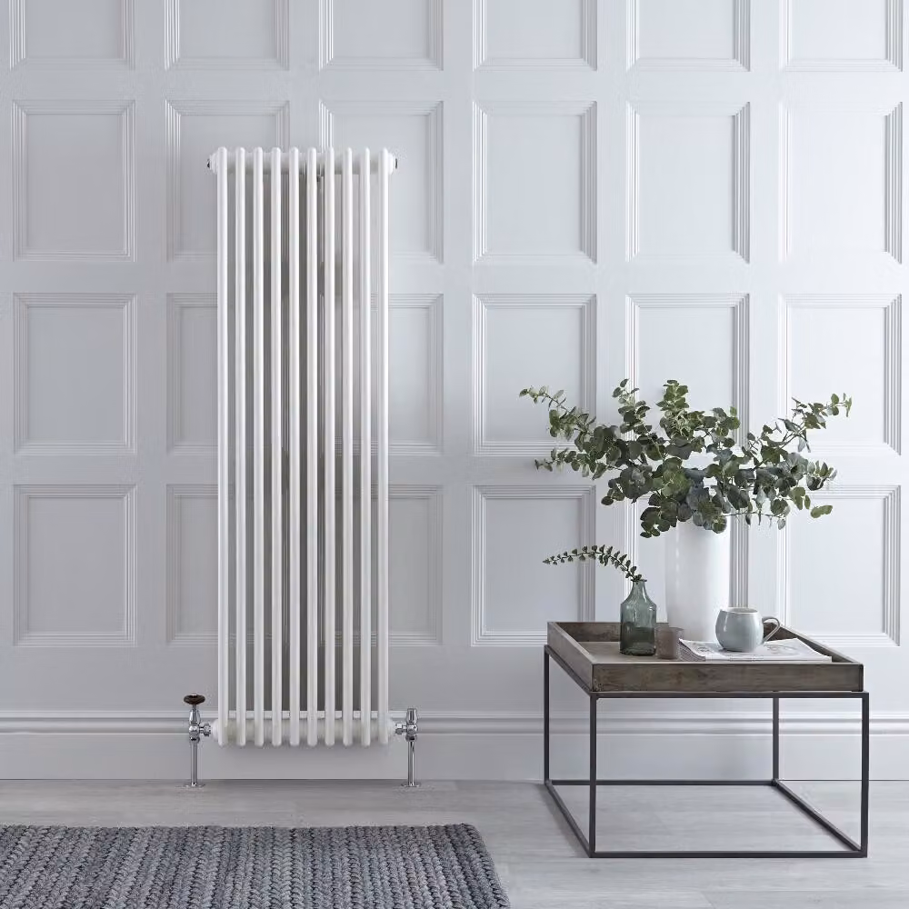 Radiatore Verticale Regent in Acciaio Bianco con Stile Ghisa, Potenza 1355W, H 150 cm x L 47 cm x P 10 cm